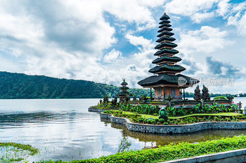 Pura Beji Ulun Danu在巴厘岛的水寺庙工作